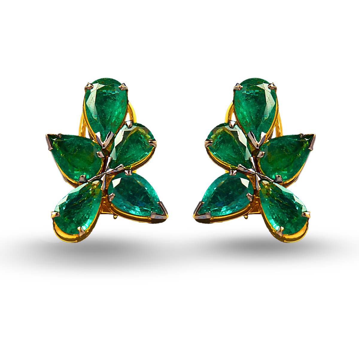 Cluster earrings of pear-cut emeralds set in gold